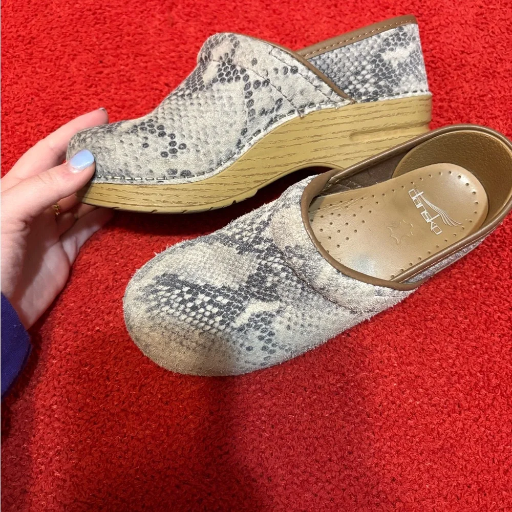 Snakeskin Patterned Dansko - Picture 2 of 6